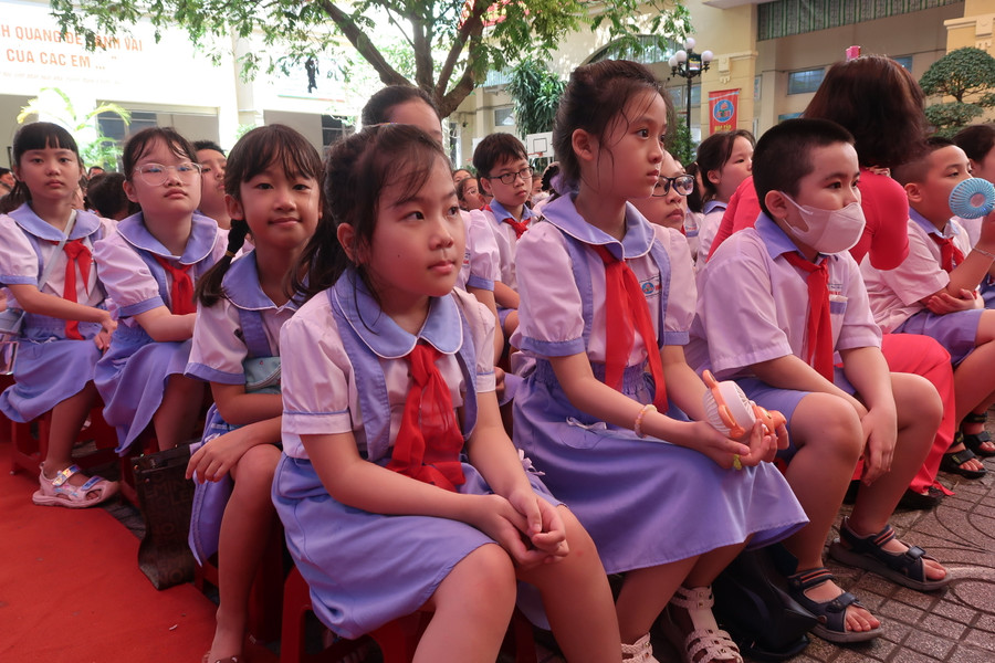 Học sinh Trường Tiểu học Đinh Tiên Hoàng. Học sinh Trường Tiểu học Đinh Tiên Hoàng.