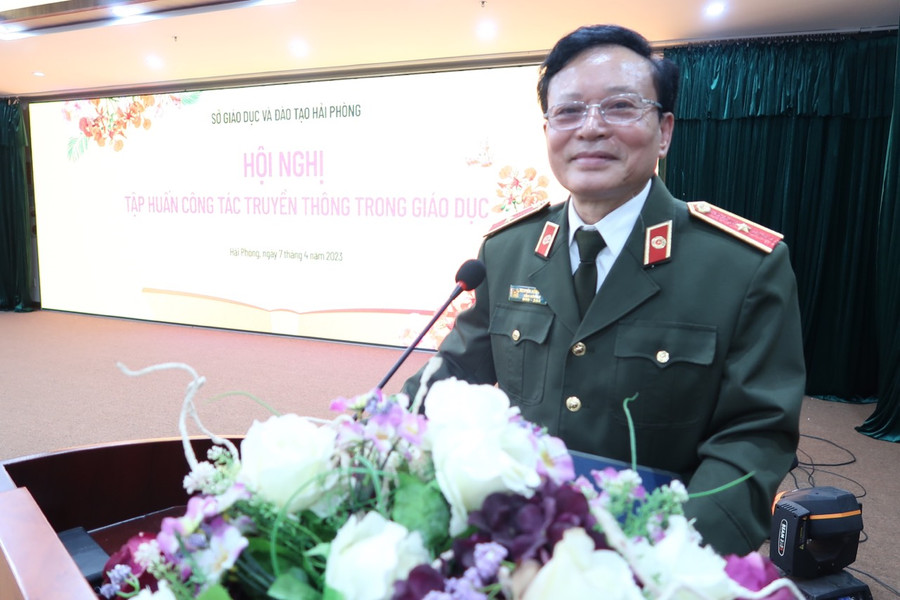 Thiếu tướng, Nhà văn Nguyễn Hồng Thái, Nguyên Tổng Biên tập Tạp chí Công an Nhân dân chia sẻ kĩ năng tiếp xúc, làm việc với báo chí.