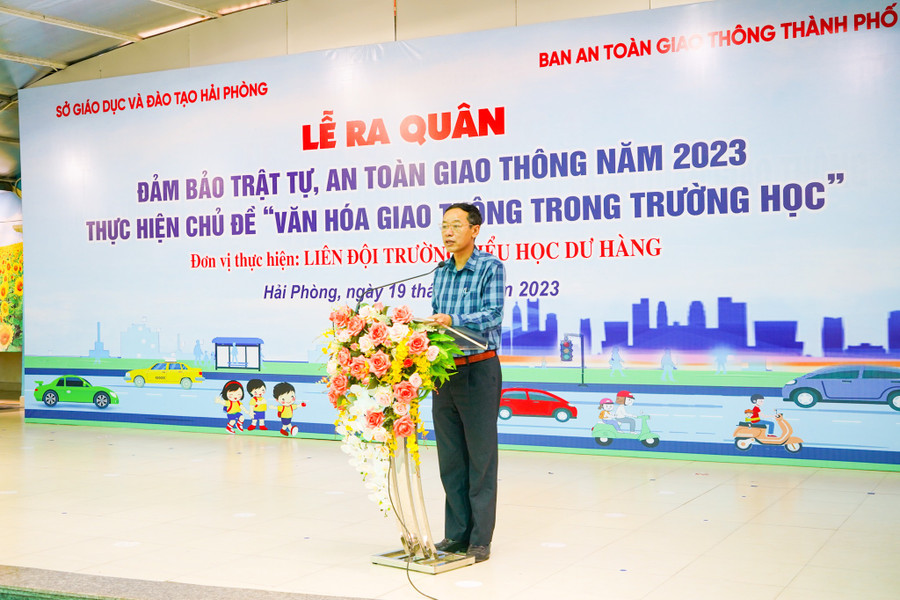 Ông Phạm Quốc Hiệu, Phó Giám đốc Sở GD&ĐT thành phố phát biểu tại Lễ ra quân. Ông Phạm Quốc Hiệu, Phó Giám đốc Sở GD&ĐT thành phố phát biểu tại Lễ ra quân.