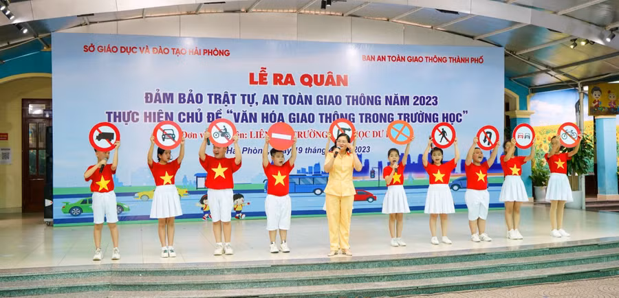 Chương trình nhằm nâng cao ý thức chấp hành pháp luật về trật tự an toàn giao thông trong đoàn viên, thanh thiếu nhi, học sinh.