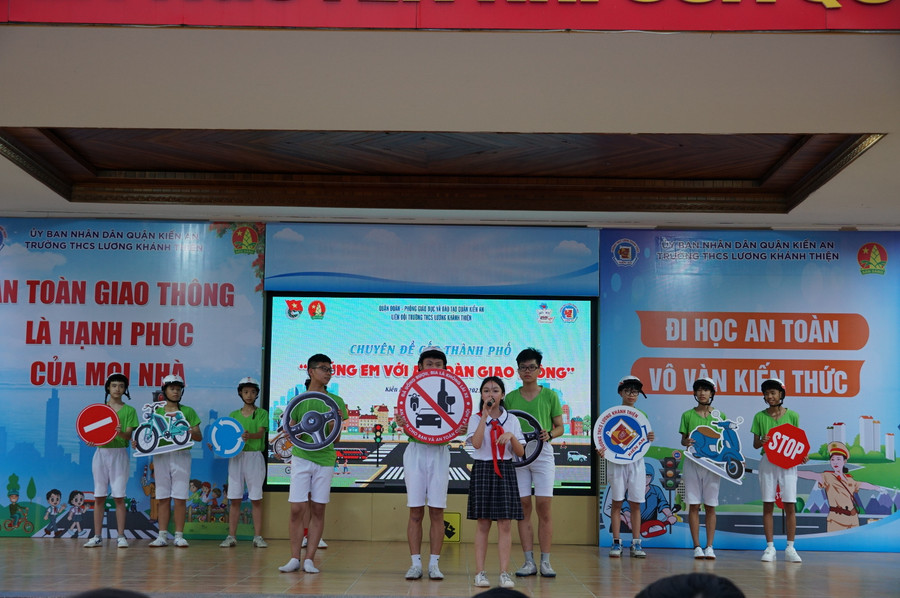 Chuyên đề được thực hiện với nhiều hoạt động sáng tạo. Chuyên đề được thực hiện với nhiều hoạt động sáng tạo.