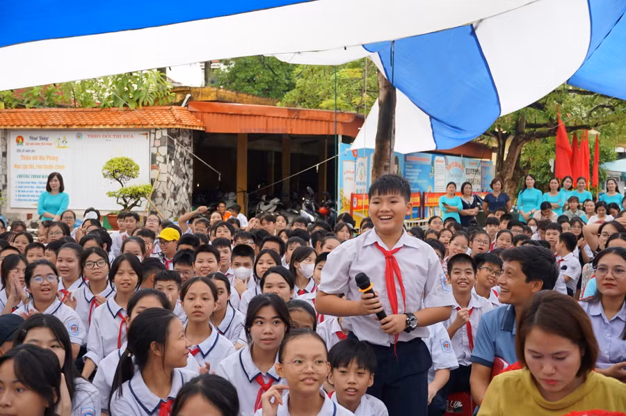 Học sinh hào hứng giao lưu trong chuyên đề.