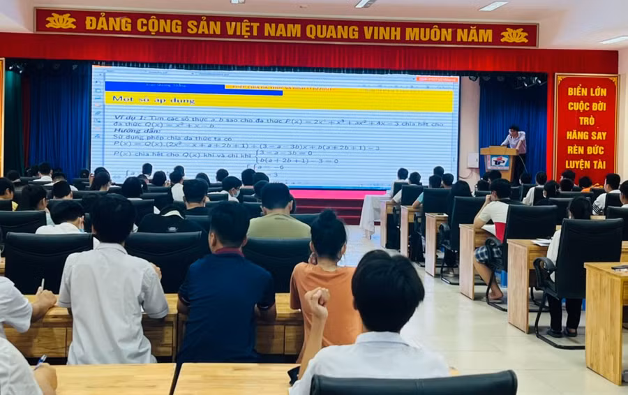 140 học sinh lớp 9 tham gia bồi dưỡng môn Toán.
