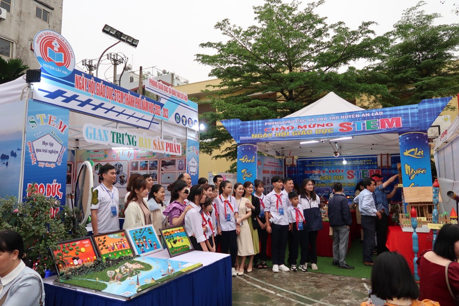 Các gian trưng bày STEM của các phòng GD&ĐT. Các gian trưng bày STEM của các phòng GD&ĐT.