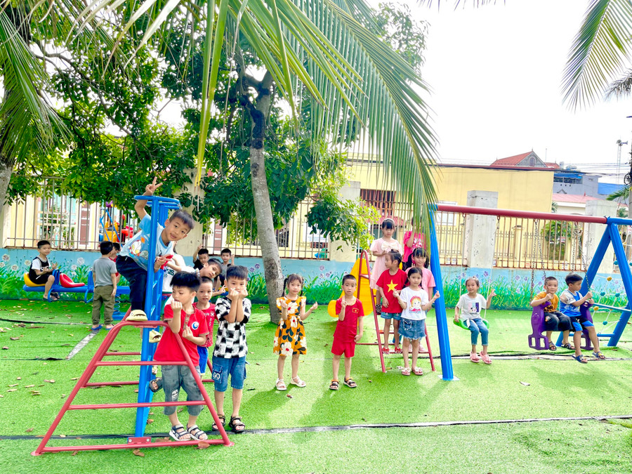 Trường Tiểu học Hải Thành có sân chơi cho học sinh lớp 1 làm quen môi trường mới.