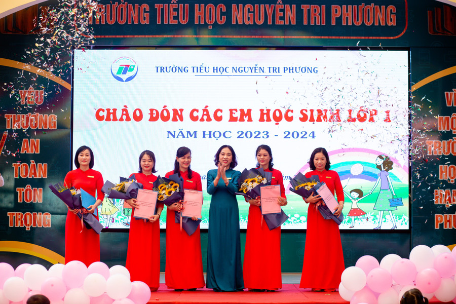 Trường Tiểu học Nguyễn Tri Phương, quận Hồng Bàng tổ chức chào đón học sinh lớp 1.