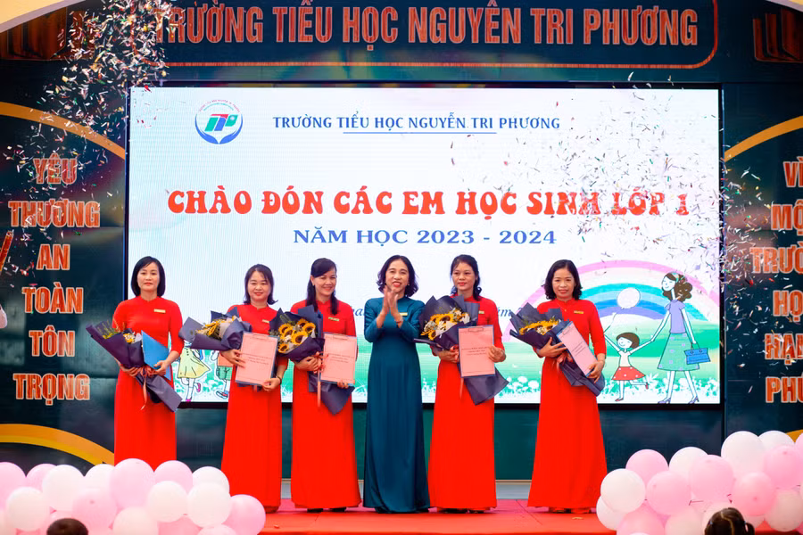 Trường Tiểu học Nguyễn Tri Phương, quận Hồng Bàng tổ chức chào đón học sinh lớp 1.