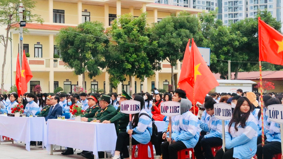 Thầy trò nhà trường tham dự chương trình. Thầy trò nhà trường tham dự chương trình.