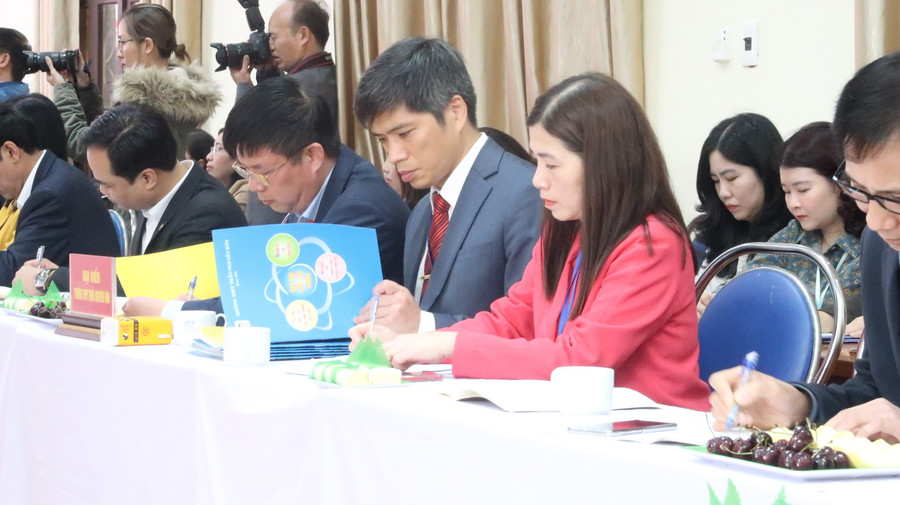 Cán bộ, giáo viên Trường THPT Trần Nguyên Hãn.