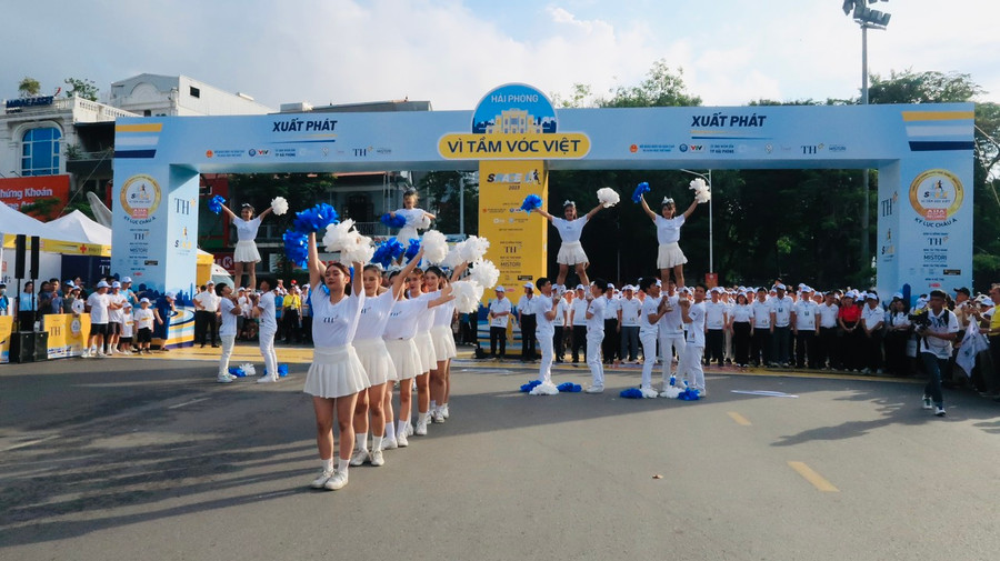 Chương trình biểu diễn trước giờ chính thức diễn ra sự kiện. Chương trình biểu diễn trước giờ chính thức diễn ra sự kiện.