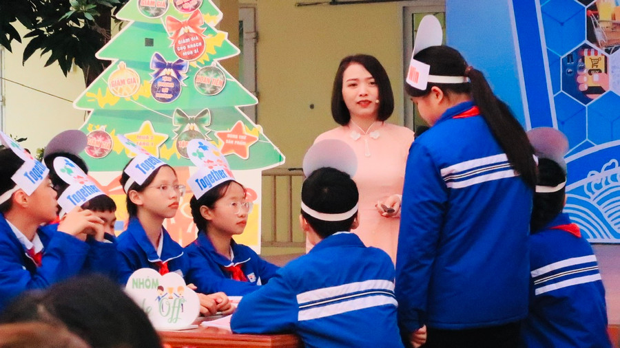 Giờ học tích cực và hào hứng với các phương án kinh doanh được học sinh đưa ra thảo luận. Giờ học tích cực và hào hứng với các phương án kinh doanh được học sinh đưa ra thảo luận.