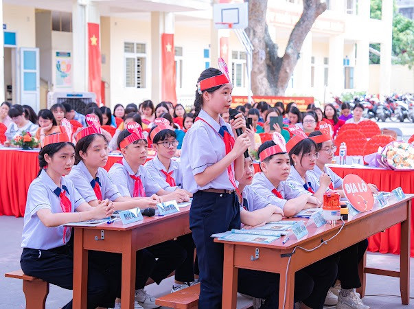 Học sinh được hình thành, phát triển phẩm chất, năng lực qua bài học. Học sinh được hình thành, phát triển phẩm chất, năng lực qua bài học.