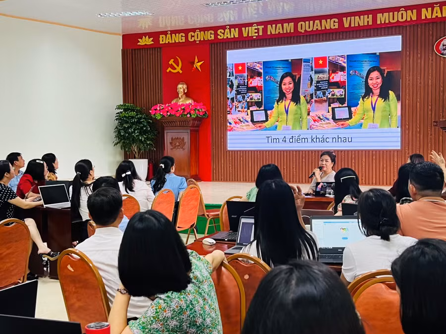 Thầy cô tập trung và hào hứng với bài giảng của chuyên gia.