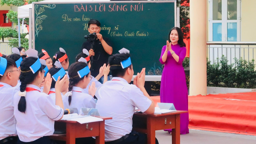 Chuyên đề Ngữ văn lớp 8 của Trường THCS Trần Phú, quận Kiến An được đánh giá cao. Chuyên đề Ngữ văn lớp 8 của Trường THCS Trần Phú, quận Kiến An được đánh giá cao.