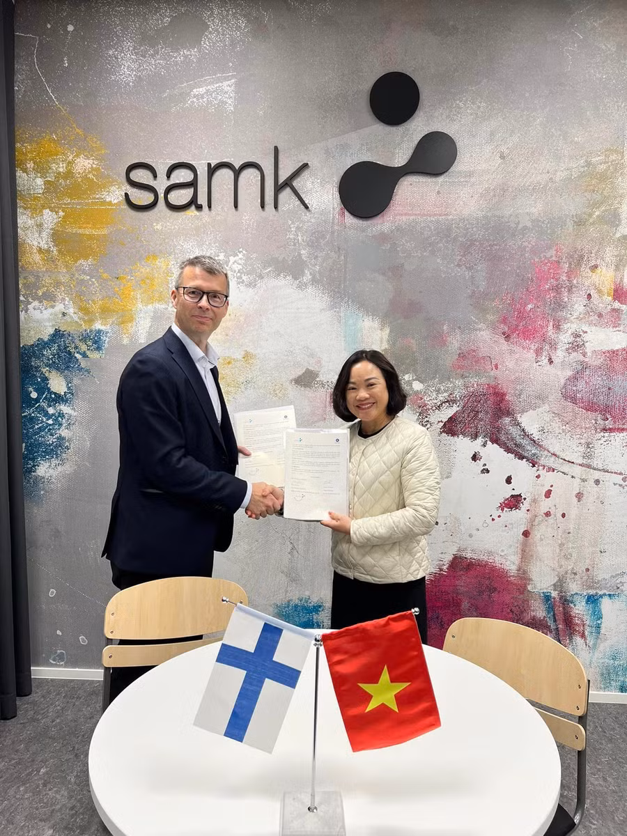 Lễ ký kết chương trình Pathway với lãnh đạo Trường Đại học Khoa học ứng dụng Santakuta.