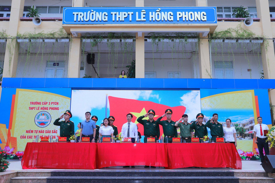 Chương trình Hội khoẻ Phù Đổng Trường THPT Lê Hồng Phong chiều 28/10. Chương trình Hội khoẻ Phù Đổng Trường THPT Lê Hồng Phong chiều 28/10.