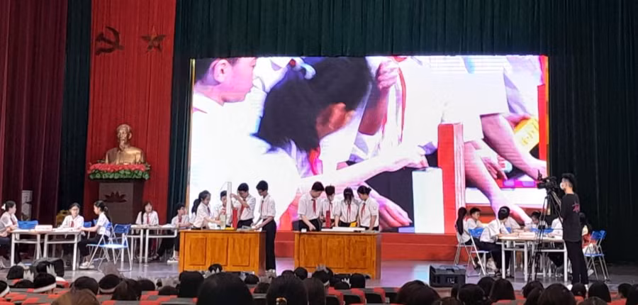 Học sinh được cùng nhau làm việc nhóm, thuyết trình nội dung kiến thức mà các em tìm hiểu xung quanh bài học.