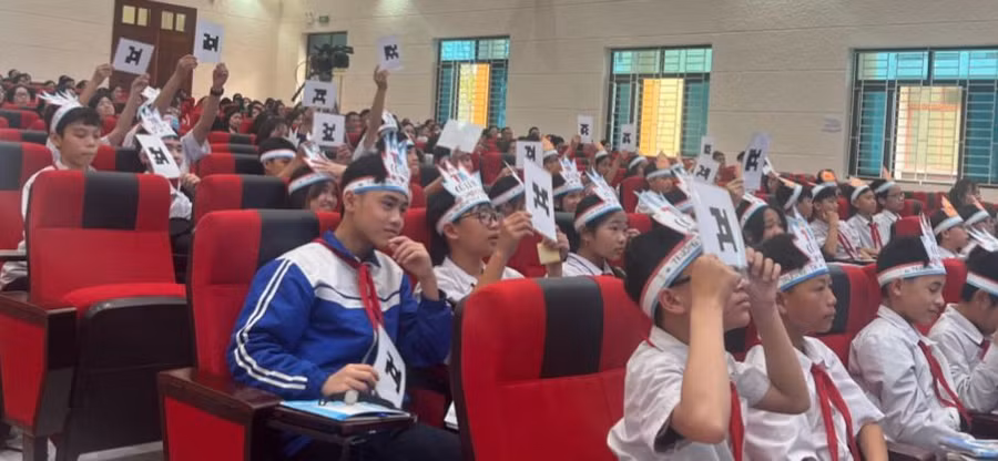 Học sinh tham dự chuyên đề.