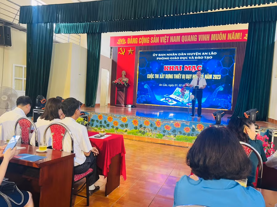 Cuộc thi Xây dựng thiết bị dạy học số nằm trong chuỗi các hoạt động kỉ niệm 35 năm Ngày tái lập huyện, chào mừng An Lão đạt chuẩn nông thôn mới năm 2022.