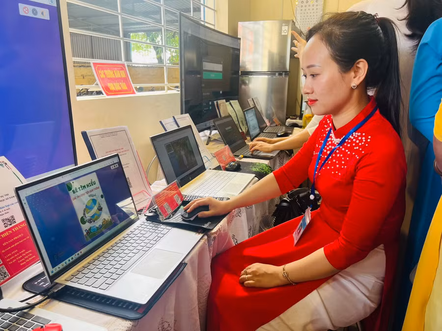 Cô Thơm cho rằng, việc thiết kế sách điện tử giúp trẻ học chủ đề nhanh hơn.