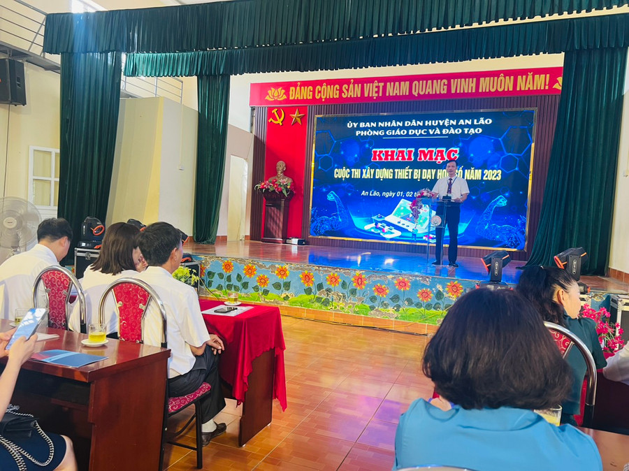 Cuộc thi Xây dựng thiết bị dạy học số nằm trong chuỗi các hoạt động kỉ niệm 35 năm Ngày tái lập huyện, chào mừng An Lão đạt chuẩn nông thôn mới năm 2022. Cuộc thi Xây dựng thiết bị dạy học số nằm trong chuỗi các hoạt động kỉ niệm 35 năm Ngày tái lập huyện, chào mừng An Lão đạt chuẩn nông thôn mới năm 2022.