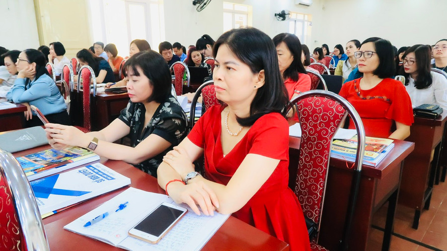 Cán bộ kế toán các trường THPT và đơn vị trực thuộc tập huấn công tác tài chính.