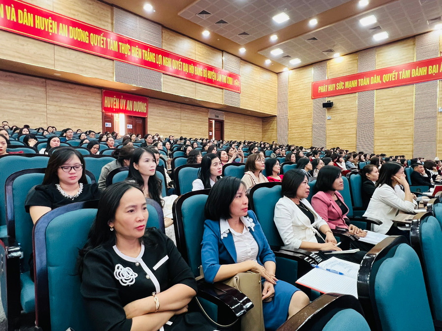 Hội thảo &quot;Tạo động lực cho cán bộ, giáo viên mầm non trong thực hiện nhiệm vụ chuyên môn&quot;.