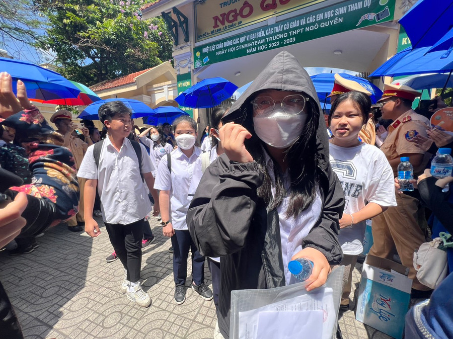 Thời tiết tại Hải Phòng nắng nóng trong ngày thi vào 10 đầu tiên. Thời tiết tại Hải Phòng nắng nóng trong ngày thi vào 10 đầu tiên.