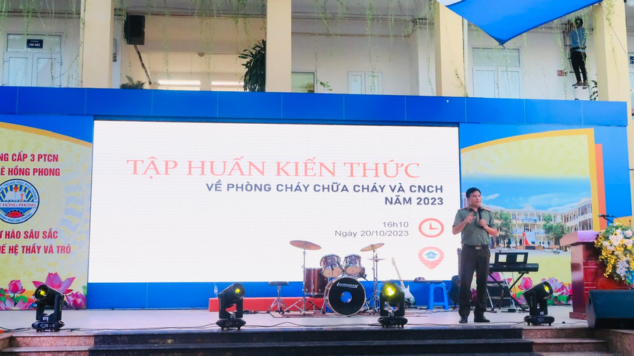 Kiến thức phòng cháy, chữa cháy trong gia đình, nhà trường và khu công cộng rất quan trọng. Kiến thức phòng cháy, chữa cháy trong gia đình, nhà trường và khu công cộng rất quan trọng.