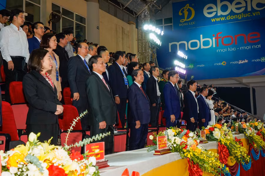 Lãnh đạo Bộ GD&amp;ĐT, lãnh đạo TP Hải Phòng tham dự chương trình.