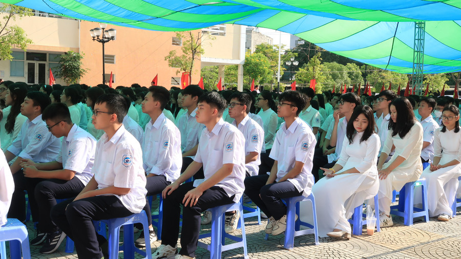 Hải Phòng là một trong số ít địa phương thực hiện chính sách hỗ trợ học phí cho học sinh. Hải Phòng là một trong số ít địa phương thực hiện chính sách hỗ trợ học phí cho học sinh.