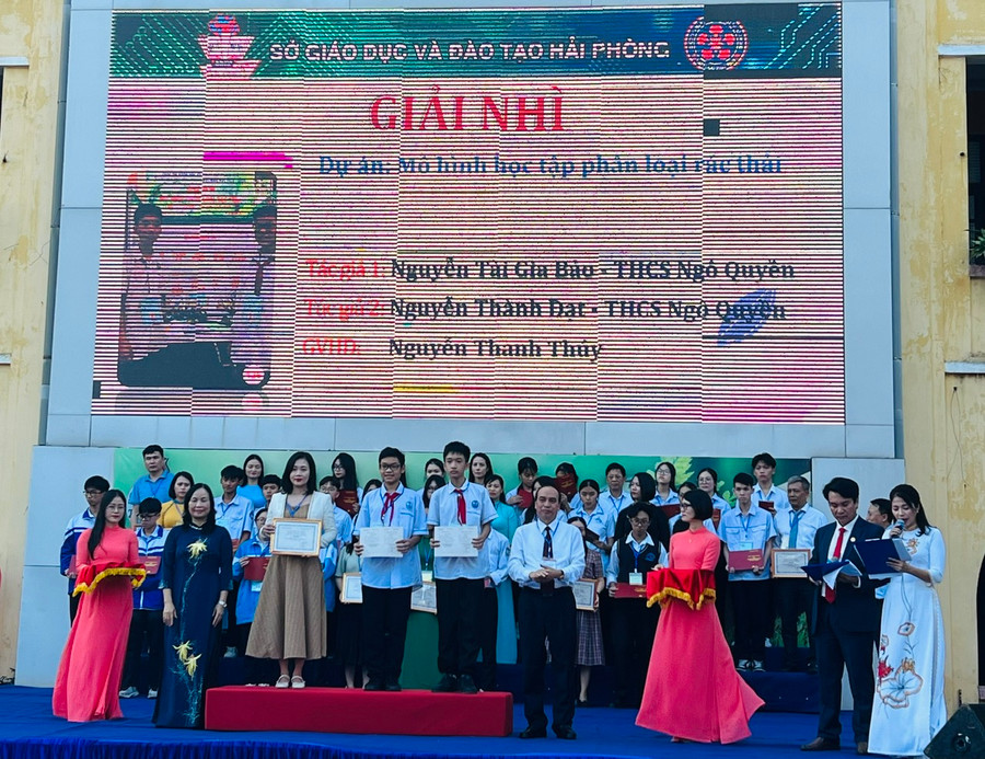 Trường THCS Ngô Quyền, quận Lê Chân có dự án đạt giải Nhì. Trường THCS Ngô Quyền, quận Lê Chân có dự án đạt giải Nhì.