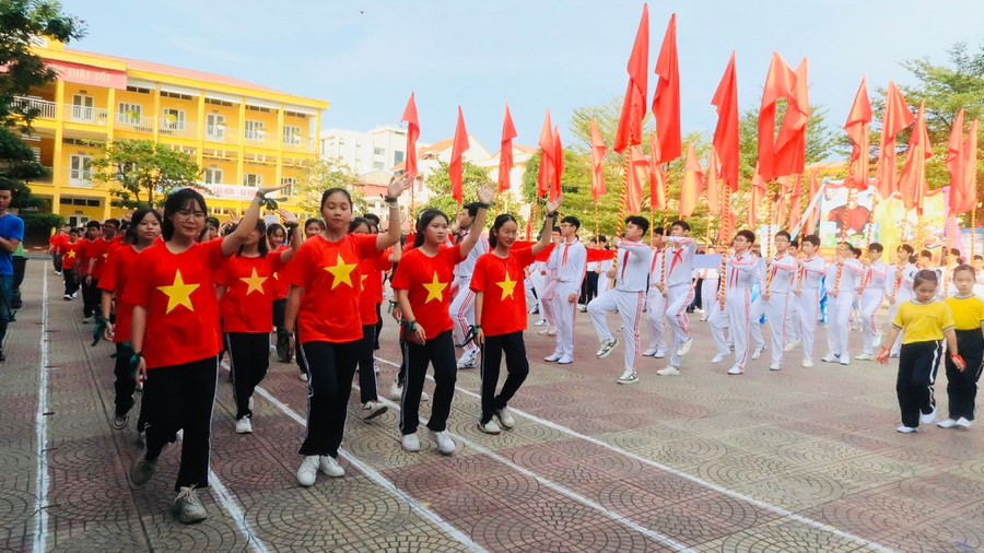 Các đội thi với màu cờ sắc áo riêng. Các đội thi với màu cờ sắc áo riêng.