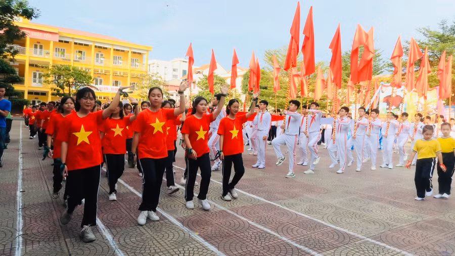 Các đội thi với màu cờ sắc áo riêng.