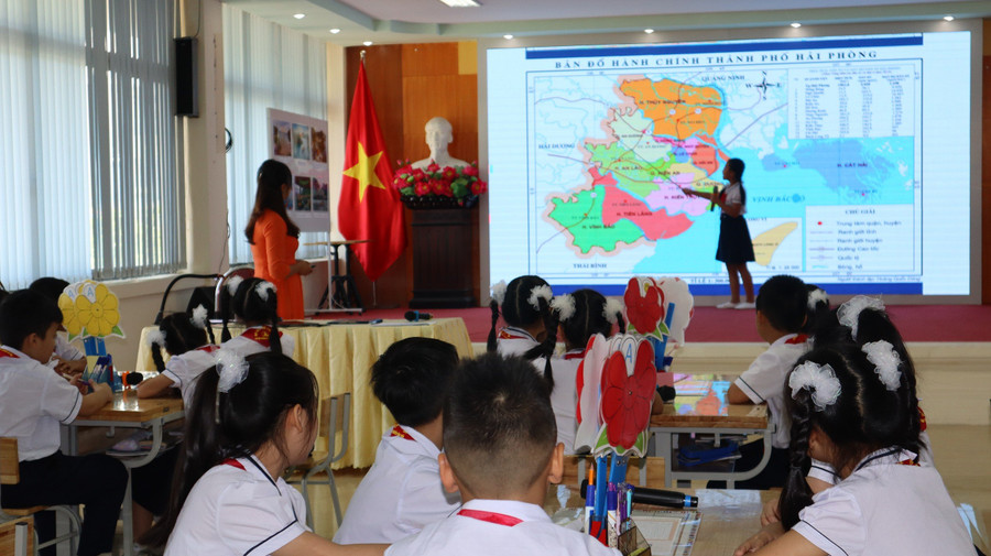 Qua bài học, học sinh được hình thành năng lực giao tiếp và hợp tác. Qua bài học, học sinh được hình thành năng lực giao tiếp và hợp tác.