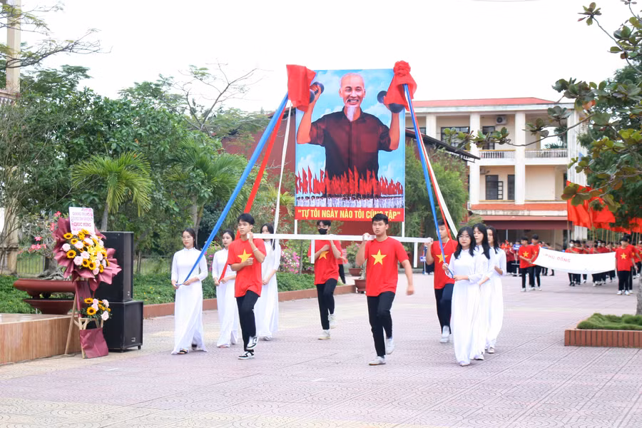 Hội khoẻ Phù Đổng tại Trường THPT Trần Hưng Đạo.