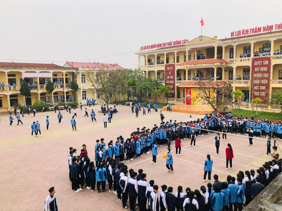 Nhà trường chú trọng các hoạt động giáo dục thể chất cho học sinh. Nhà trường chú trọng các hoạt động giáo dục thể chất cho học sinh.