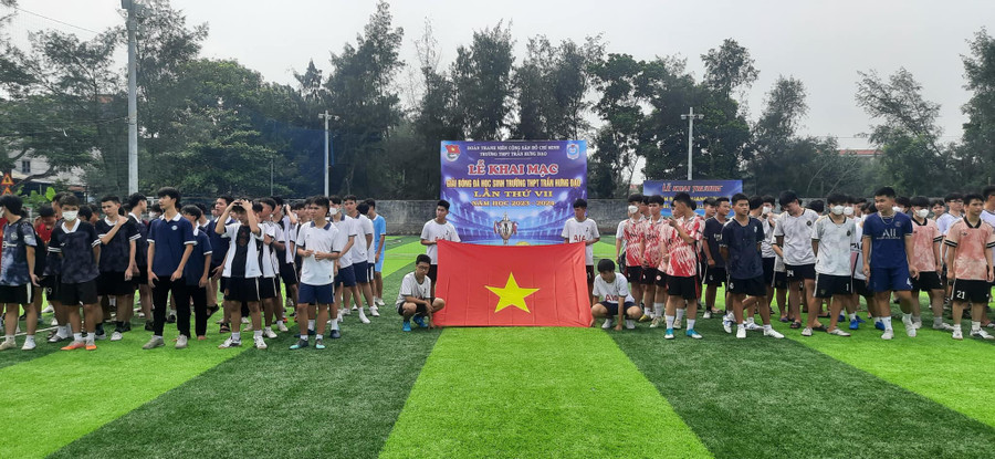 Các hoạt động giáo dục thể chất tại sân thể thao của nhà trường. Các hoạt động giáo dục thể chất tại sân thể thao của nhà trường.