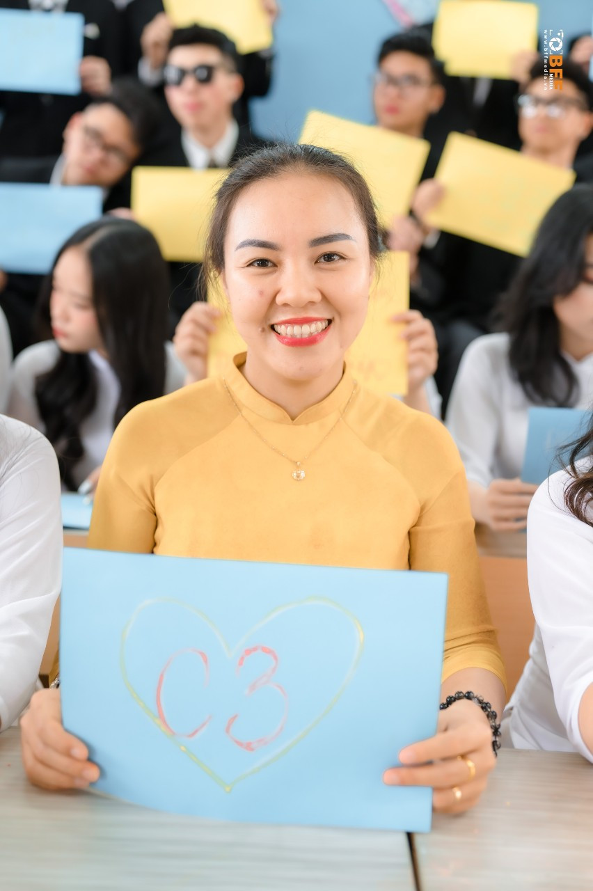 Cô Thắng chia sẻ bí quyết giúp trò đạt điểm cao môn GDCD. Cô Thắng chia sẻ bí quyết giúp trò đạt điểm cao môn GDCD.