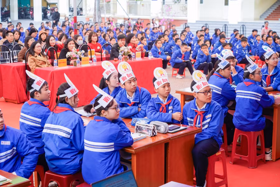 Học sinh lớp 7 tham gia chuyên đề.