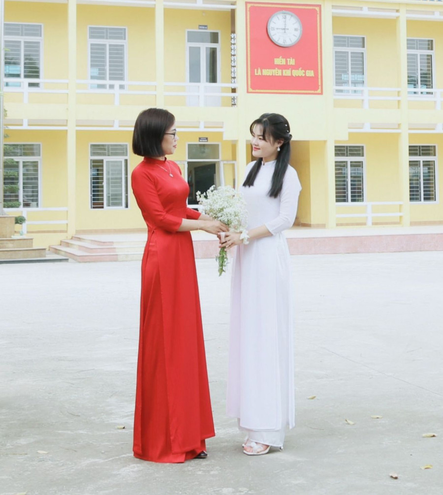Vân Anh đã trúng tuyển vào Trường Đại học Ngoại thương bằng phương thức xét học bạ và thành tích HSG. Vân Anh đã trúng tuyển vào Trường Đại học Ngoại thương bằng phương thức xét học bạ và thành tích HSG.