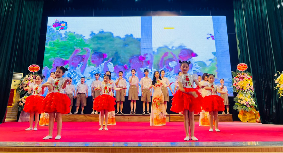 Cần bổ sung quy định về tiền thưởng, thu nhập tăng thêm đối với nhà giáo. Cần bổ sung quy định về tiền thưởng, thu nhập tăng thêm đối với nhà giáo.