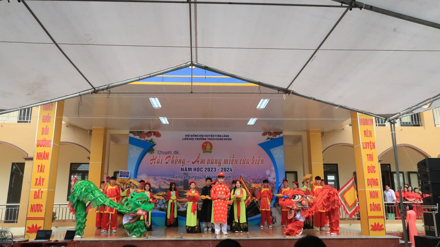 Chuyên đề là dịp để học sinh được thể hiện tài năng của mình.