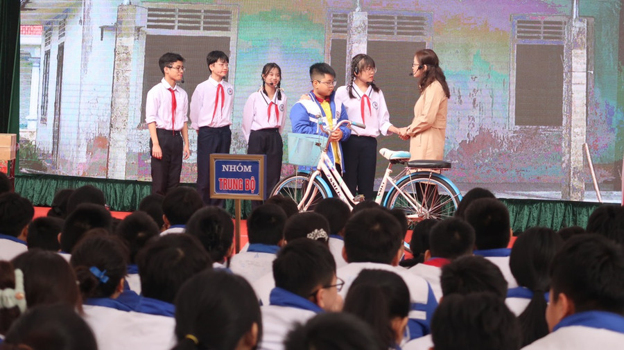Tài liệu giáo dục địa phương thành phố Hải Phòng lớp 1, 2, 6, 7, 10 đã được Bộ GD&ĐT phê duyệt. Các nhà trường đã có bản mềm để giảng dạy. (ảnh minh hoạ, nguồn ND) Tài liệu giáo dục địa phương thành phố Hải Phòng lớp 1, 2, 6, 7, 10 đã được Bộ GD&ĐT phê duyệt. Các nhà trường đã có bản mềm để giảng dạy. (ảnh minh hoạ, nguồn ND)