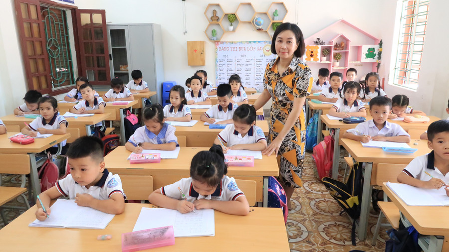 Nhà trường hiện đang thực hiện 32 tiết/tuần với lớp 1 và lớp 2. Nhà trường hiện đang thực hiện 32 tiết/tuần với lớp 1 và lớp 2.