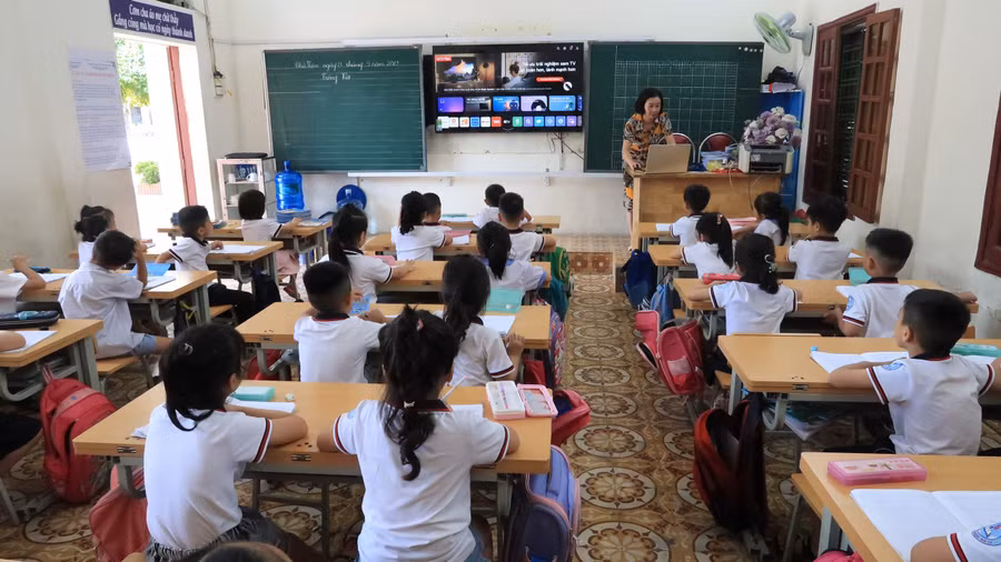 Nhà trường bố trí đủ định mức tiết dạy cho giáo viên theo quy định.