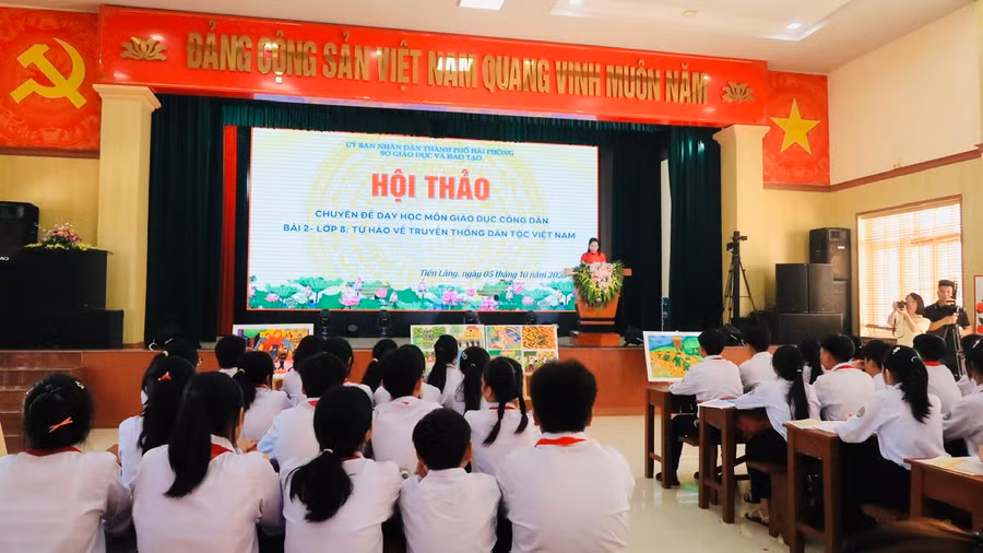 Quang cảnh chuyên đề.
