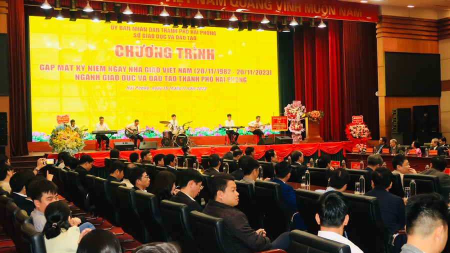 Chương trình gặp mặt kỉ niệm ngày Nhà giáo Việt Nam của UBND TP Hải Phòng.