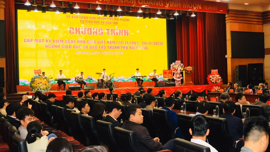 Chương trình gặp mặt kỉ niệm ngày Nhà giáo Việt Nam của UBND TP Hải Phòng.