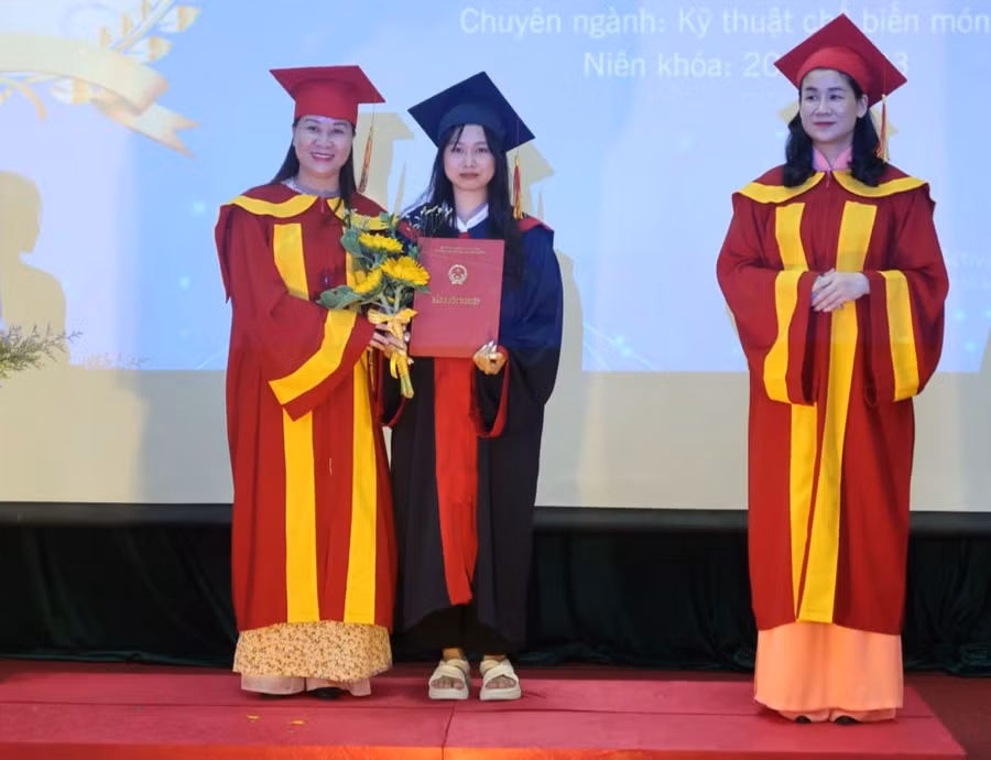 Ngay khi tốt nghiệp, các em sinh viên K12 của nhà trường đã có việc làm.